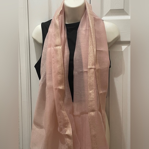 Accessories - Elegant Pink and Gold Women's Scarf